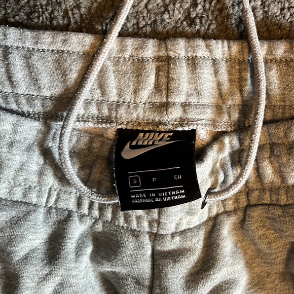 Women’s Nike Joggers Grey - Picture 3 of 3